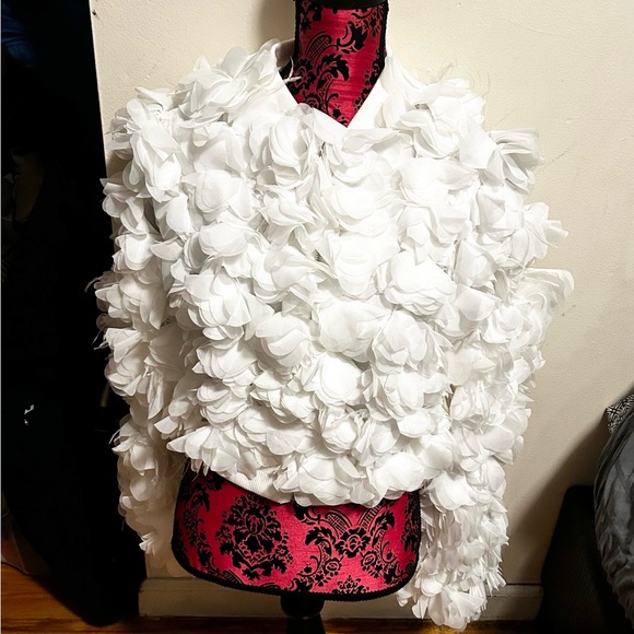 AKIRA Jackets & Blazers - White 3D rosette jacket